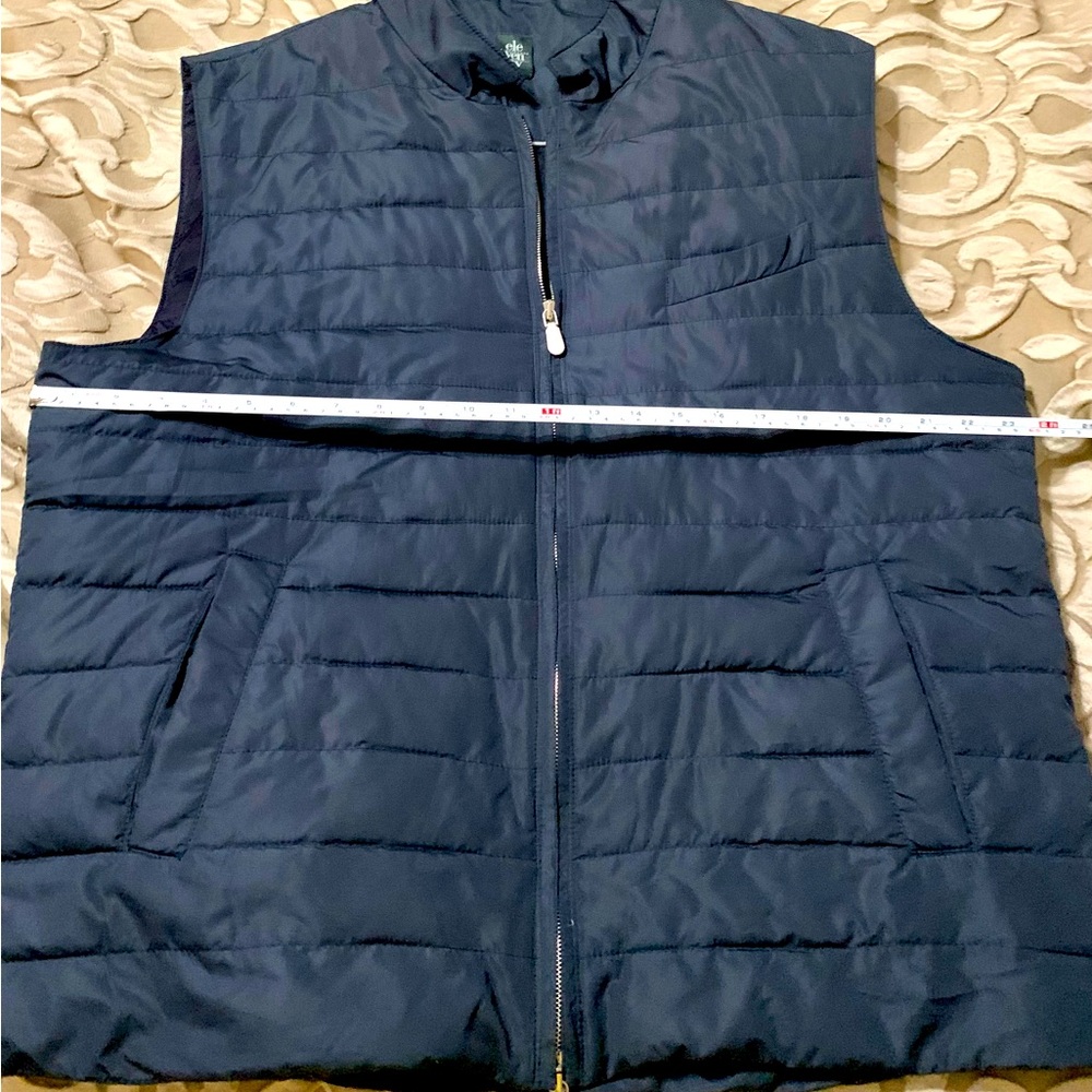 Men’s Eleventy navy blue vest.